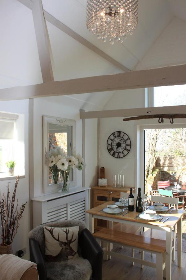Beautiful Barn Conversion, 3 Bed, Hot Tub, Sauna, Gym, Enclosed Garden ライド エクステリア 写真
