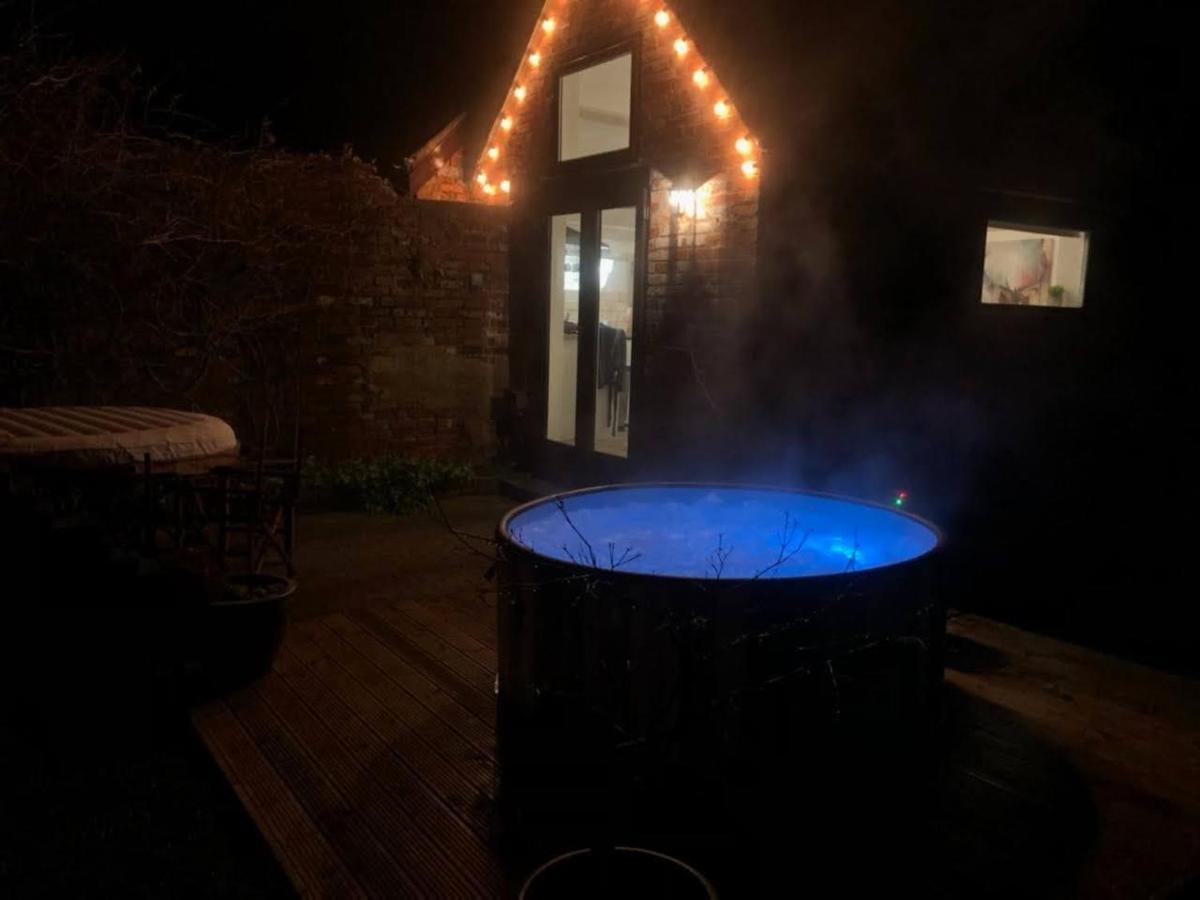 Beautiful Barn Conversion, 3 Bed, Hot Tub, Sauna, Gym, Enclosed Garden ライド エクステリア 写真